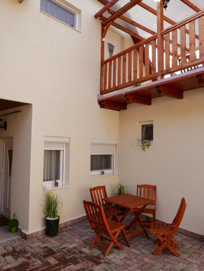 Várfal apartman Eger Exterior foto