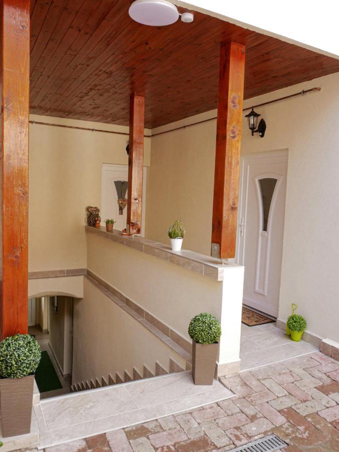 Várfal apartman Eger Exterior foto