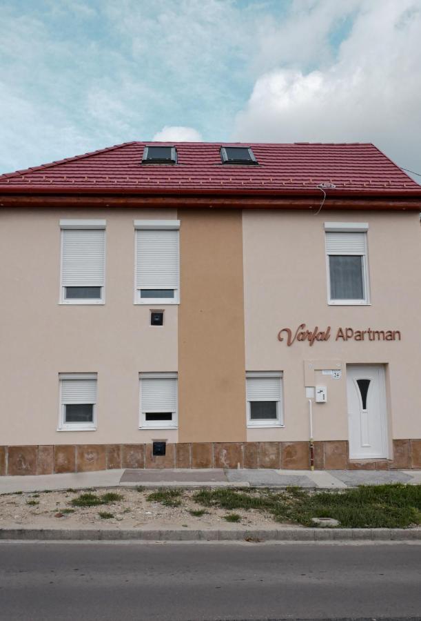 Várfal apartman Eger Exterior foto