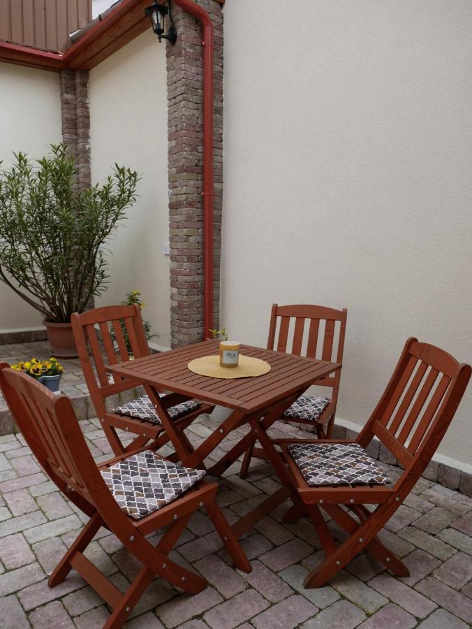 Várfal apartman Eger Exterior foto