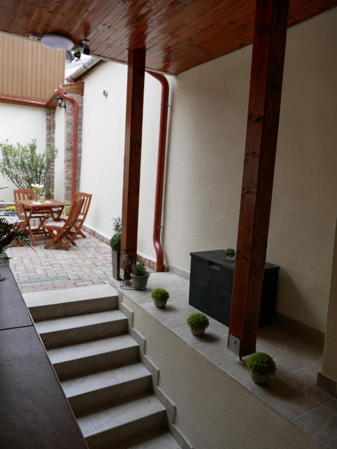 Várfal apartman Eger Exterior foto