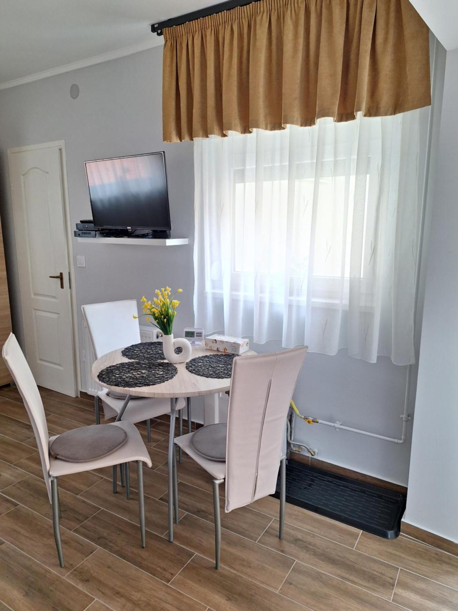 Várfal apartman Eger Exterior foto