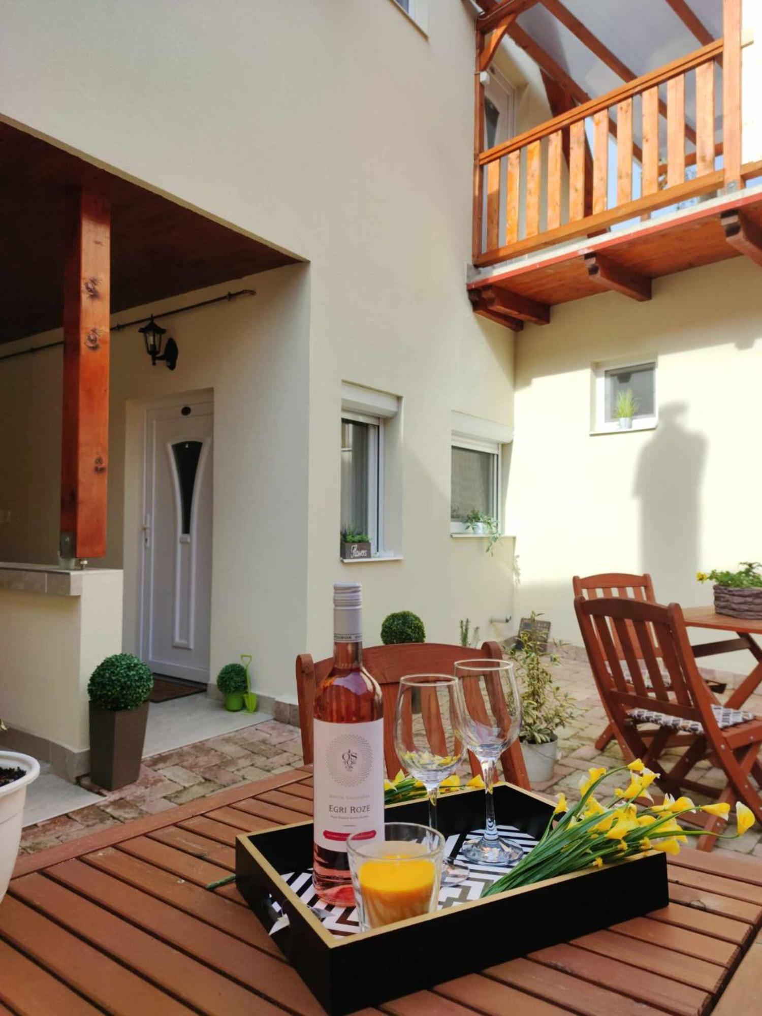 Várfal apartman Eger Exterior foto