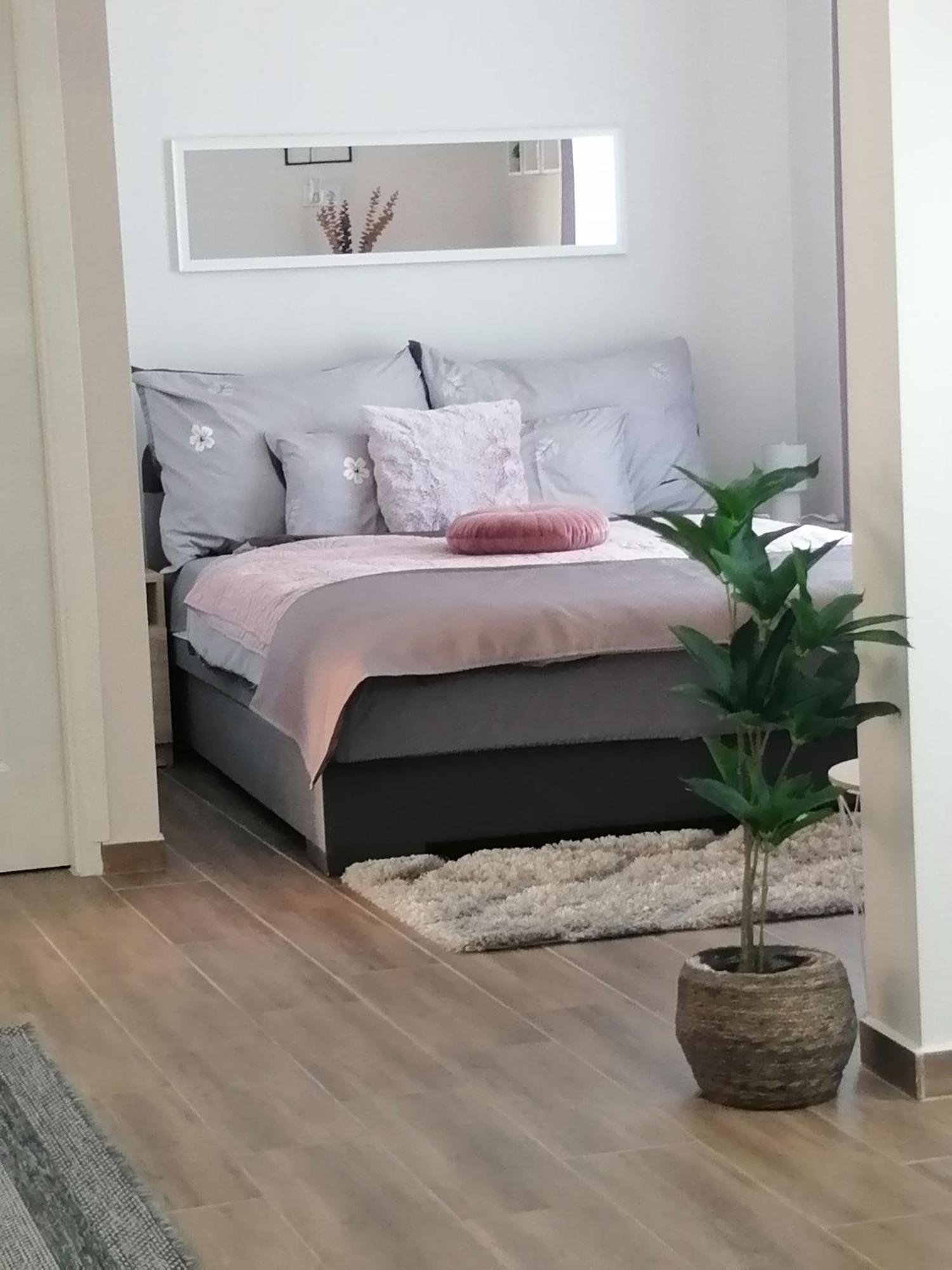 Várfal apartman Eger Exterior foto