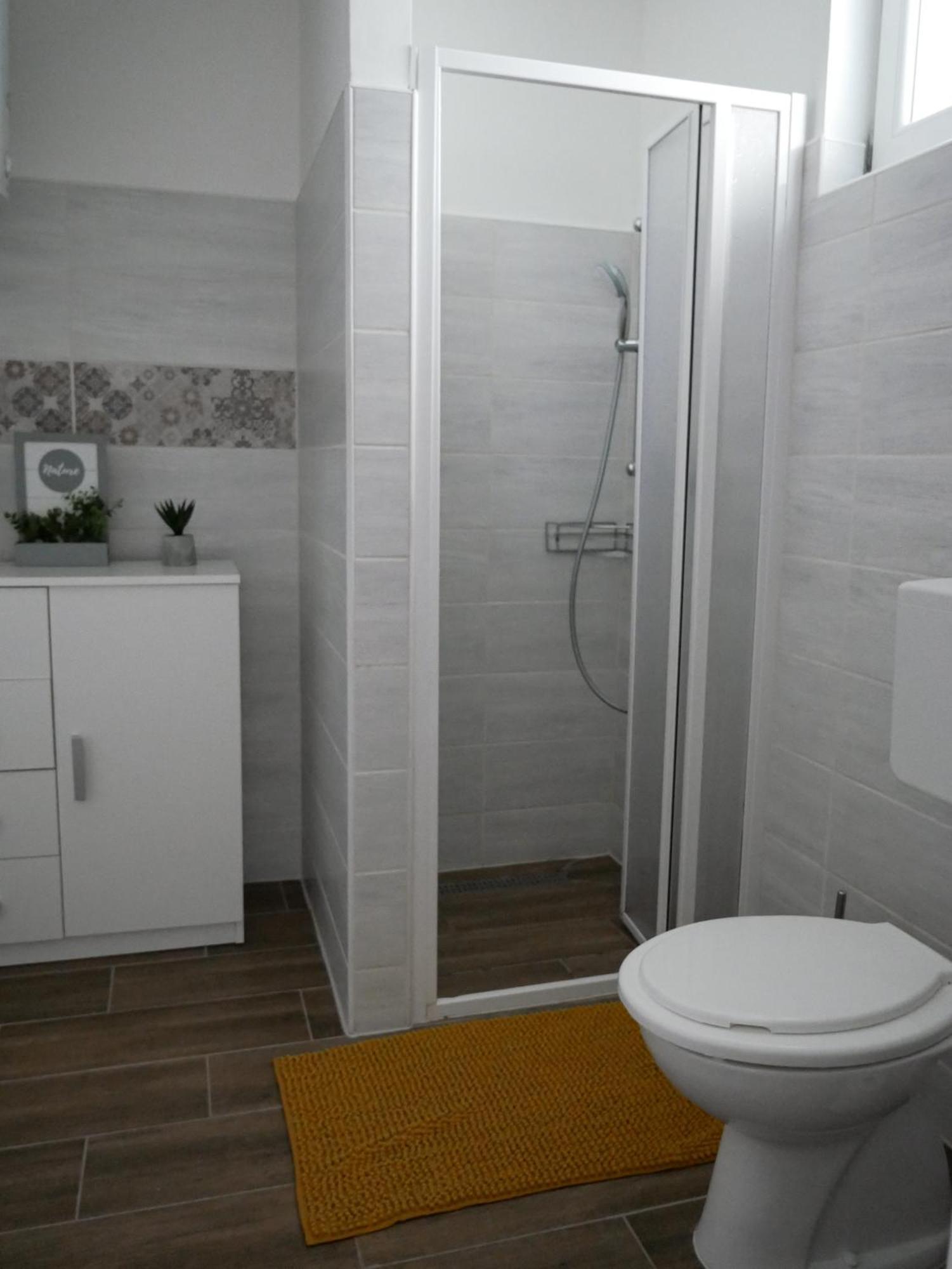 Várfal apartman Eger Habitación foto