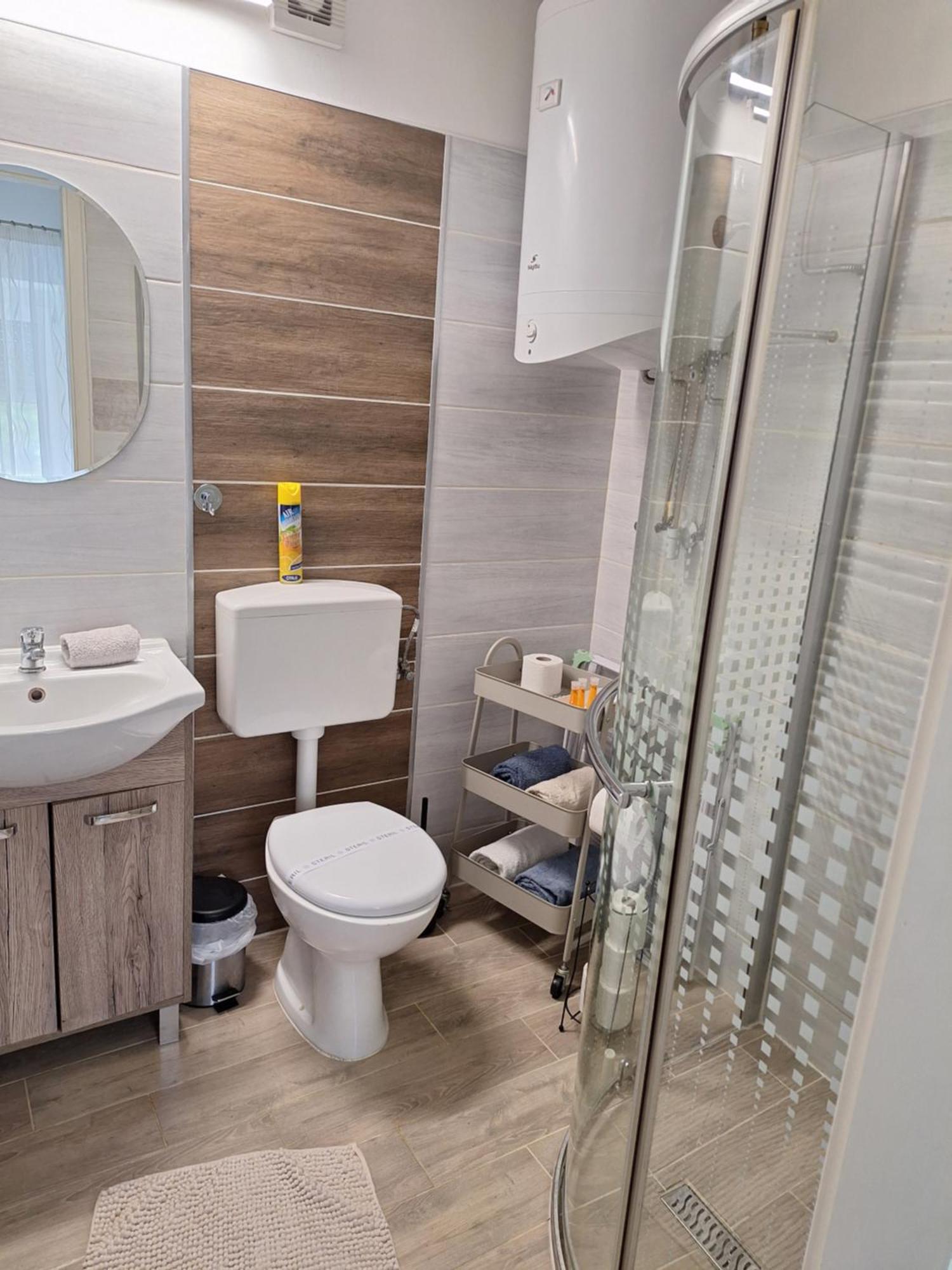 Várfal apartman Eger Habitación foto