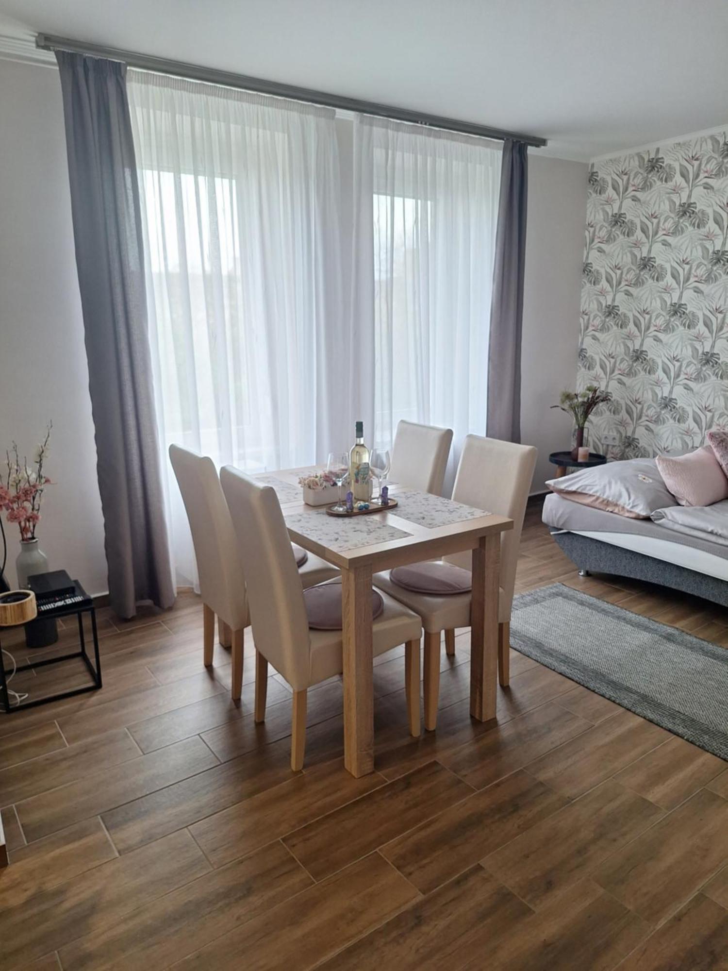 Várfal apartman Eger Habitación foto